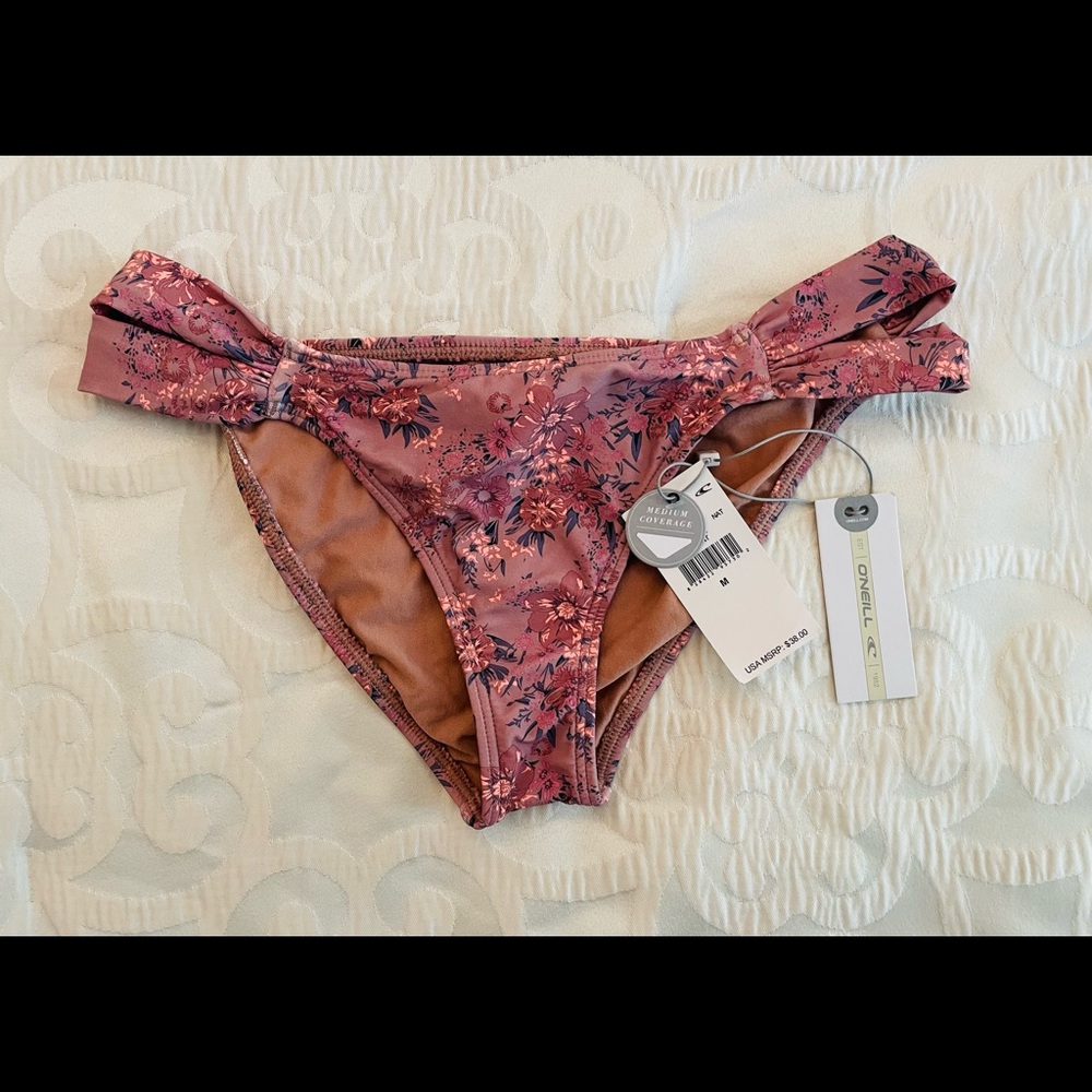 Bikini - Picture 3 of 5
